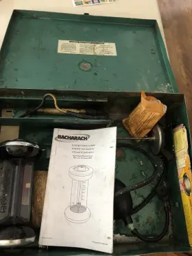 11-9026 Bacharach Gas Analyzer Test Kit With Metal Case Old