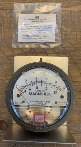 2002av Dwyer Magnehelic Dual Scale Pressure Gauge To 2.0 Inch #n4 #2 2002av Dwyer Magnehelic Dual Scale Pressure Gauge To 2.0 Inch #n4 #2