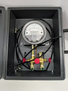 A-471 Dwyer Instrument Capsuhelic Differential Pressure Gauge - Kit In Case