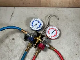 Mastercool 97661 A/c Hvac Refrigeration Charging Manifold With 2 Hoses Gauge Set