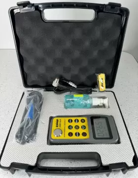 Utg-2900 Phase Ii Ultrasonic Thickness Gauge With Thru Coating Near Mint