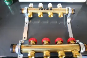240041n Rehau 4 Station Radiant Heat Manifold Assembly Watts