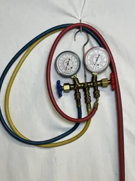 40215 Robinair Vintage Manifold Gauge Set Color Coded - 5 Ft Hoses
