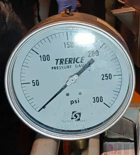700b6002la140 Trerice Industrial Gauge 6 Inch Dial To 300 Psi 1/4 Npt Brass