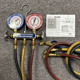 41020 Yellow Jacket Test And Charging Manifold 2 Valves 3 Hoses