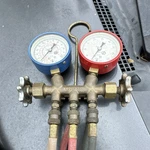 Robinair Manifold Gauge Set 2-VALVE Pressure Vacuum R-12 R-22 R-502 Hoses. Fixed Price $150.00.